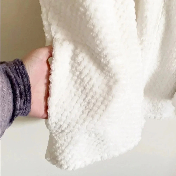 Anthro Saturday Sunday Fluffy White Fleece Vest - Picture 6 of 11